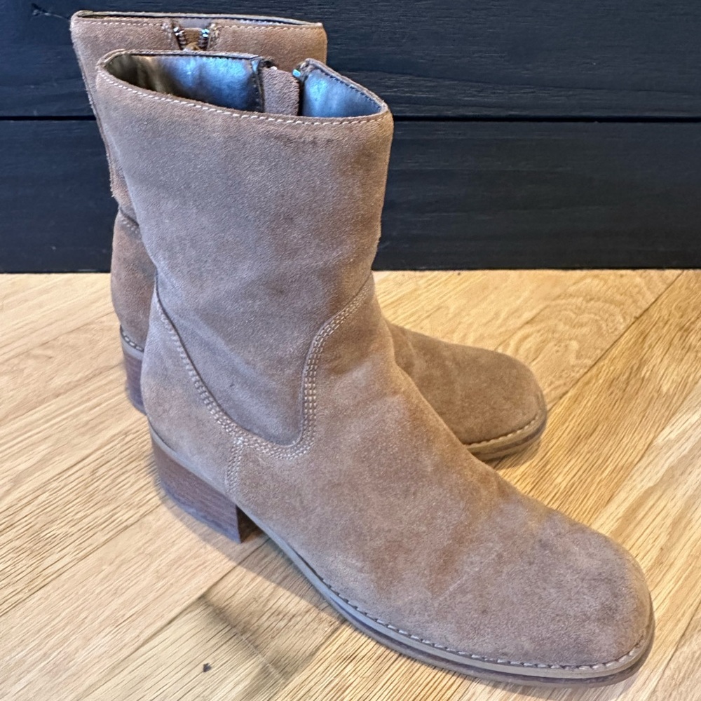 Vintage Candies ankle boots!! I mean c’mon…❤️💕swoon 🫶🏻